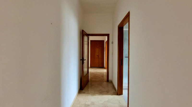 Proponiamo in esclusiva un luminoso appartamento di ben 120 mq situato nella ricercata zona Marco...