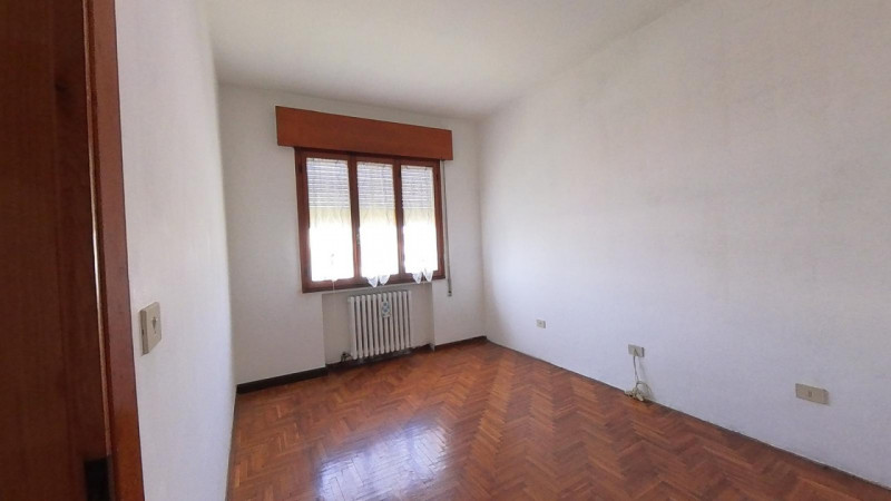 Proponiamo in esclusiva un luminoso appartamento di ben 120 mq situato nella ricercata zona Marco...