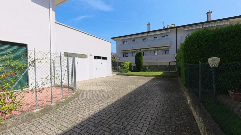 Proponiamo in esclusiva un luminoso appartamento di ben 120 mq situato nella ricercata zona Marco...