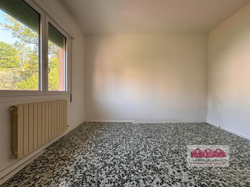 LONGARA: NELLA SPLENDIDA CORNICE DELLE PENDICI DEI COLLI BERICI, PORZIONE SUPERIORE DI UNA BIFAMI...