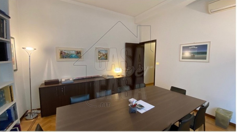 Rif. PDVERDI  per info Marilena m. 3277153302

 Ufficio / abitazione convertibile in centro stori...