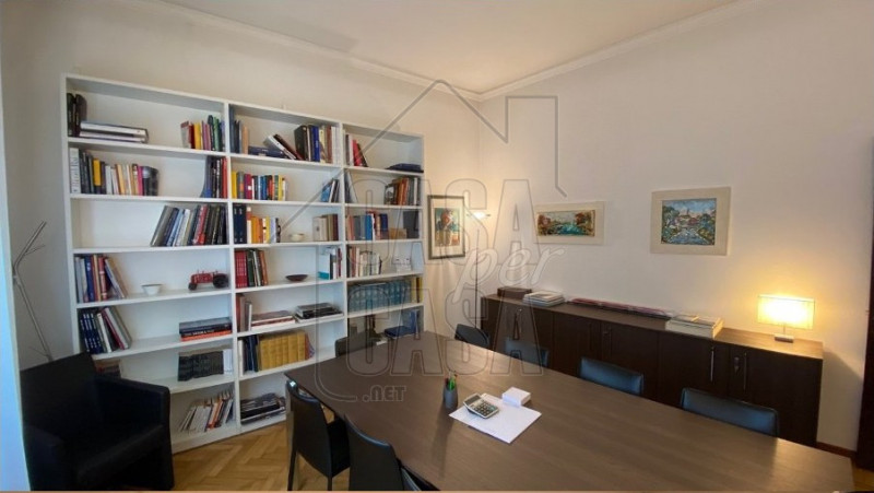 Rif. PDVERDI  per info Marilena m. 3277153302

 Ufficio / abitazione convertibile in centro stori...