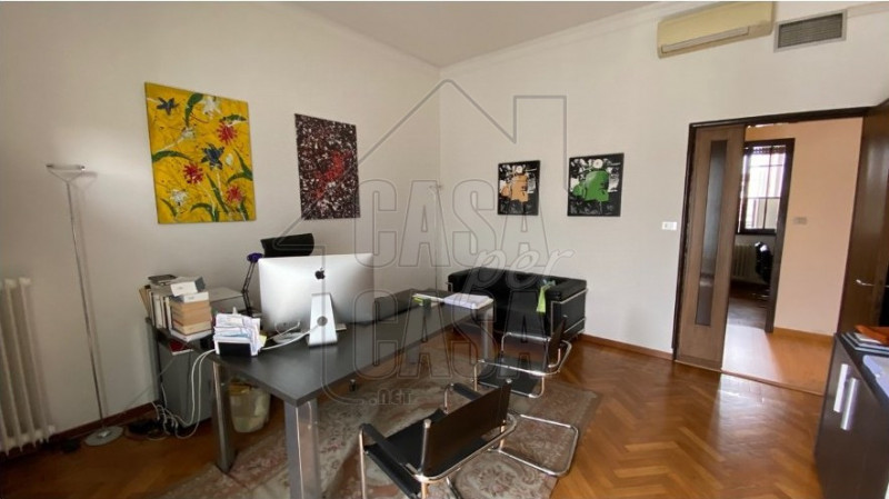 Rif. PDVERDI  per info Marilena m. 3277153302

 Ufficio / abitazione convertibile in centro stori...