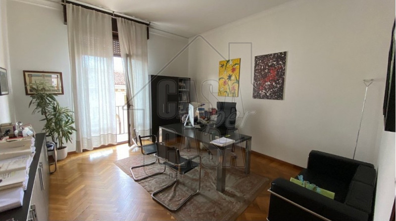 Rif. PDVERDI  per info Marilena m. 3277153302

 Ufficio / abitazione convertibile in centro stori...