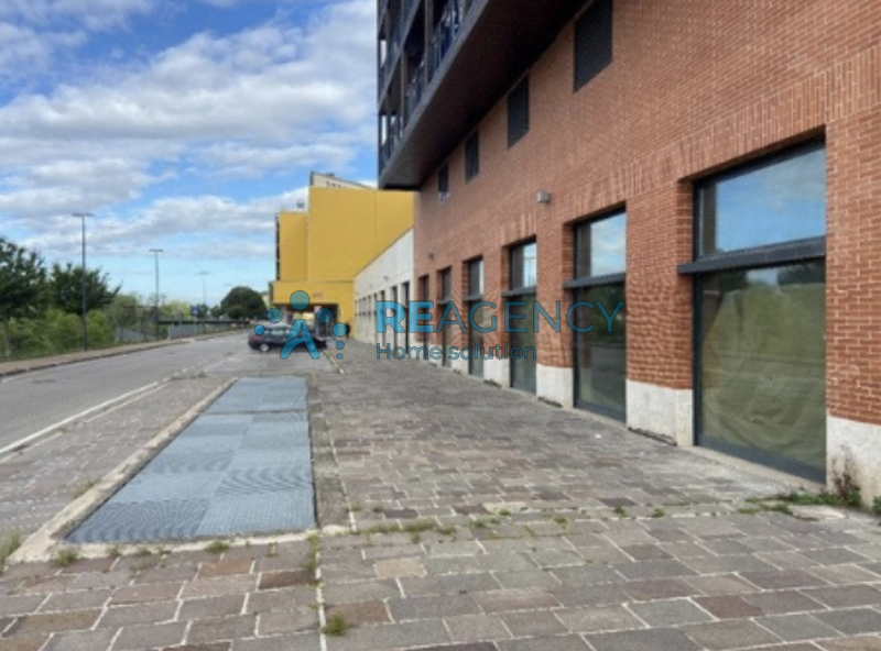 Ferrara – Zona Darsena City
Stai cercando uno spazio commerciale di 4.300 mq in una zona in piena...