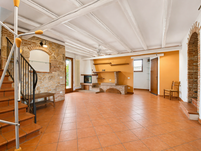 Nel cuore di Quinto Vicentino, in una tranquilla strada chiusa riservata ai soli residenti, propo...