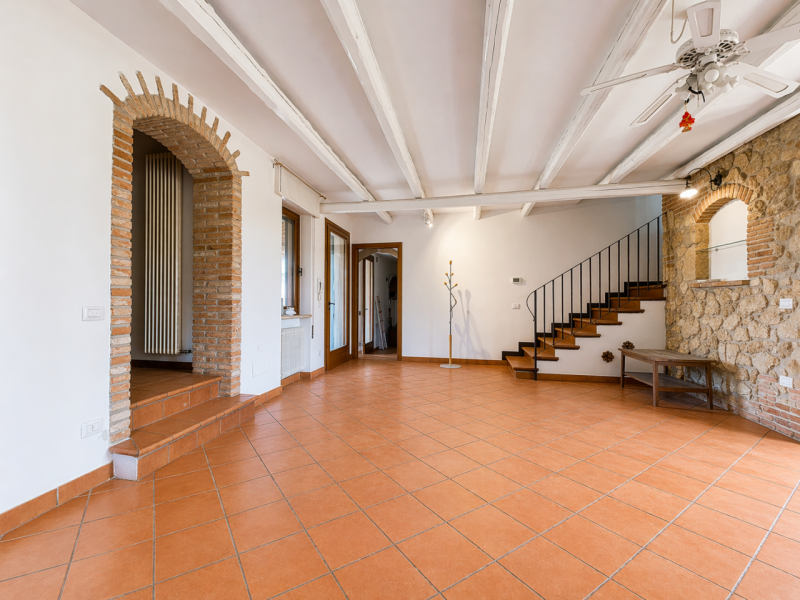 Nel cuore di Quinto Vicentino, in una tranquilla strada chiusa riservata ai soli residenti, propo...