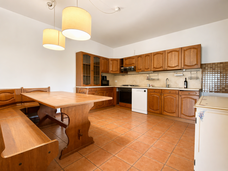 Nel cuore di Quinto Vicentino, in una tranquilla strada chiusa riservata ai soli residenti, propo...