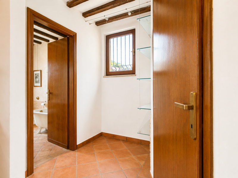 Nel cuore di Quinto Vicentino, in una tranquilla strada chiusa riservata ai soli residenti, propo...