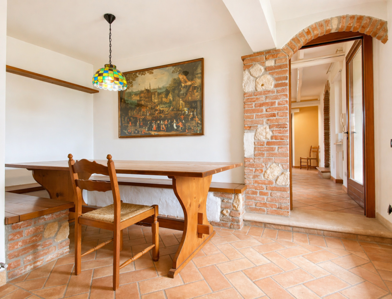 Nel cuore di Quinto Vicentino, in una tranquilla strada chiusa riservata ai soli residenti, propo...