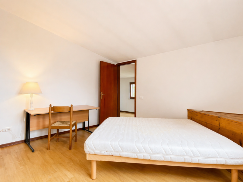 Nel cuore di Quinto Vicentino, in una tranquilla strada chiusa riservata ai soli residenti, propo...