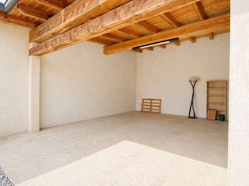 Nel cuore di Quinto Vicentino, in una tranquilla strada chiusa riservata ai soli residenti, propo...