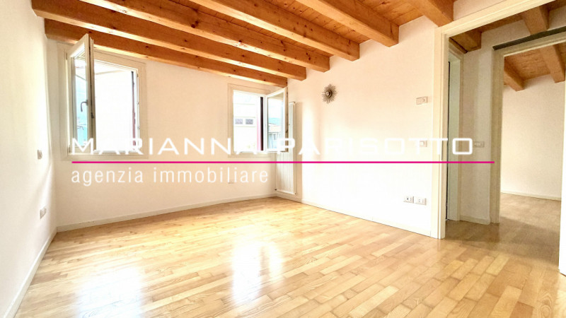 Ns. Esclusiva: il fascino del centro, il privilegio della riservatezza: il rifugio in Margnan a B...