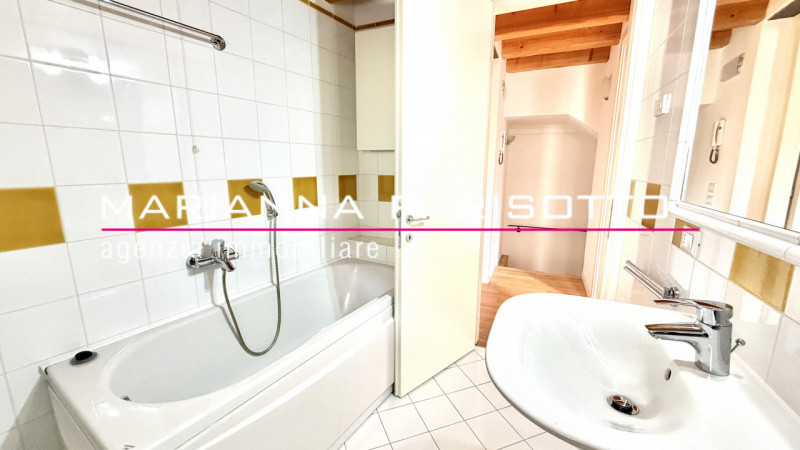 Ns. Esclusiva: il fascino del centro, il privilegio della riservatezza: il rifugio in Margnan a B...