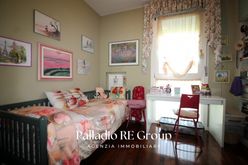 In una delle zone più richieste di Vicenza, precisamente lungo Viale Trieste, proponiamo in vendi...