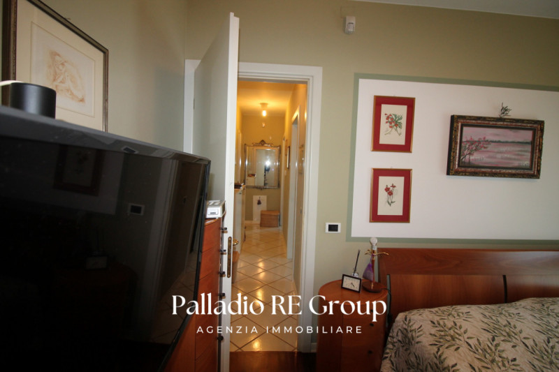 In una delle zone più richieste di Vicenza, precisamente lungo Viale Trieste, proponiamo in vendi...