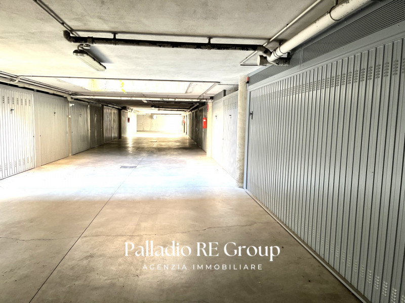 In una delle zone più richieste di Vicenza, precisamente lungo Viale Trieste, proponiamo in vendi...