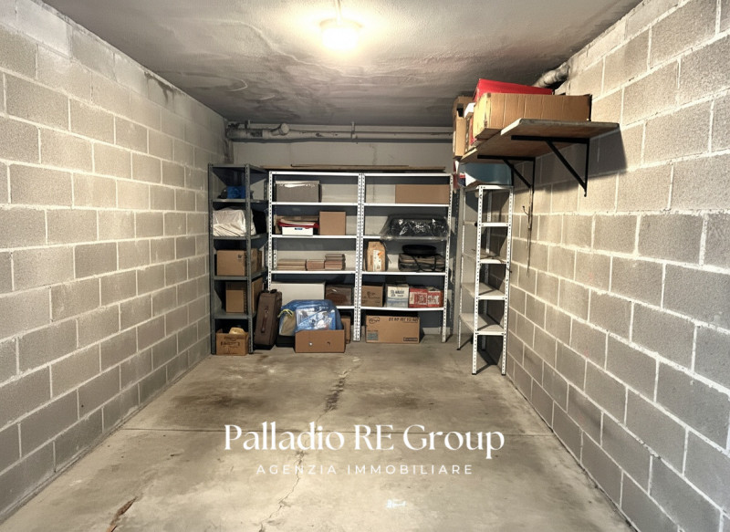 In una delle zone più richieste di Vicenza, precisamente lungo Viale Trieste, proponiamo in vendi...