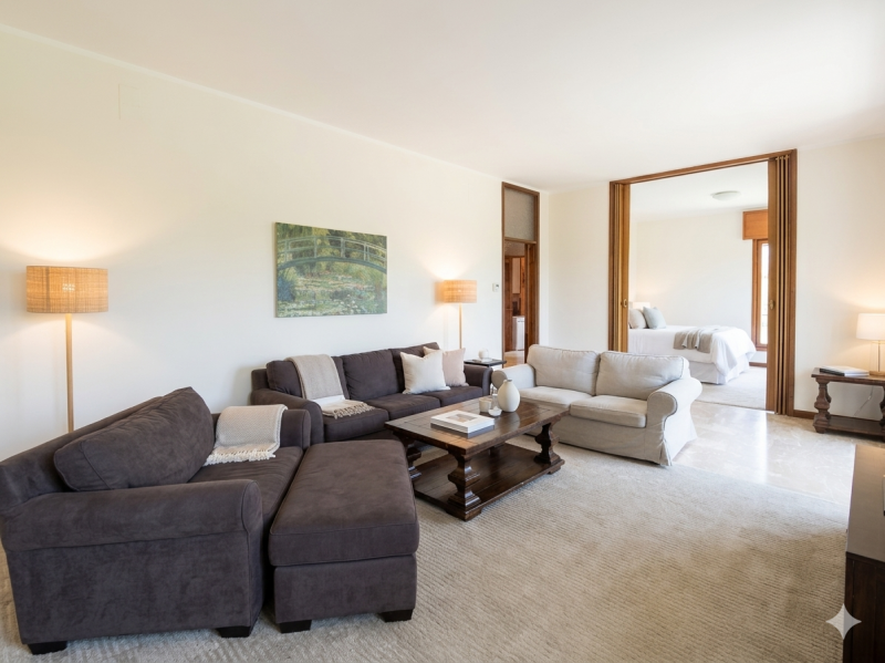 Ampio appartamento signorile in posizione strategica: a due passi da Corso Palladio e vicinissimo...