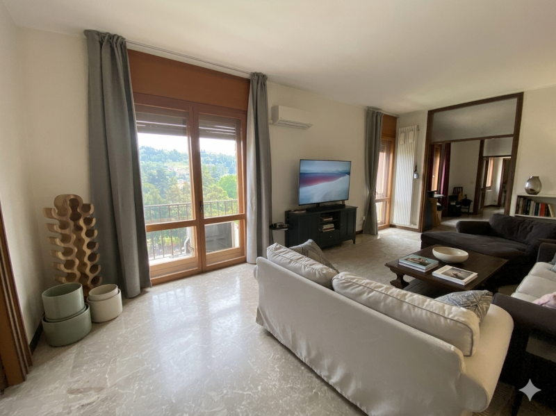 Ampio appartamento signorile in posizione strategica: a due passi da Corso Palladio e vicinissimo...