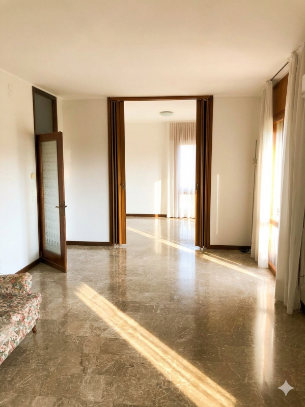 Ampio appartamento signorile in posizione strategica: a due passi da Corso Palladio e vicinissimo...