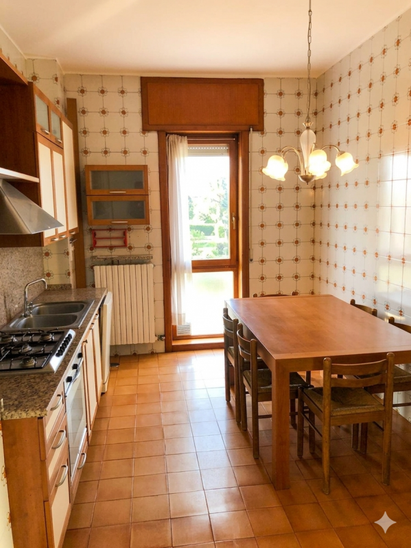 Ampio appartamento signorile in posizione strategica: a due passi da Corso Palladio e vicinissimo...