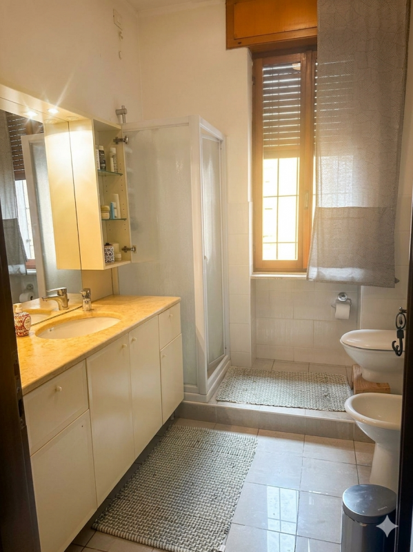 Ampio appartamento signorile in posizione strategica: a due passi da Corso Palladio e vicinissimo...