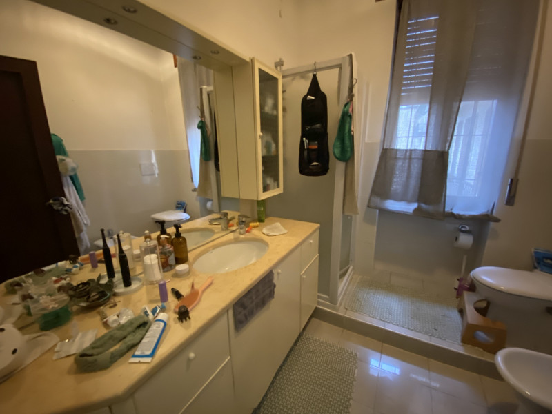 Ampio appartamento signorile in posizione strategica: a due passi da Corso Palladio e vicinissimo...