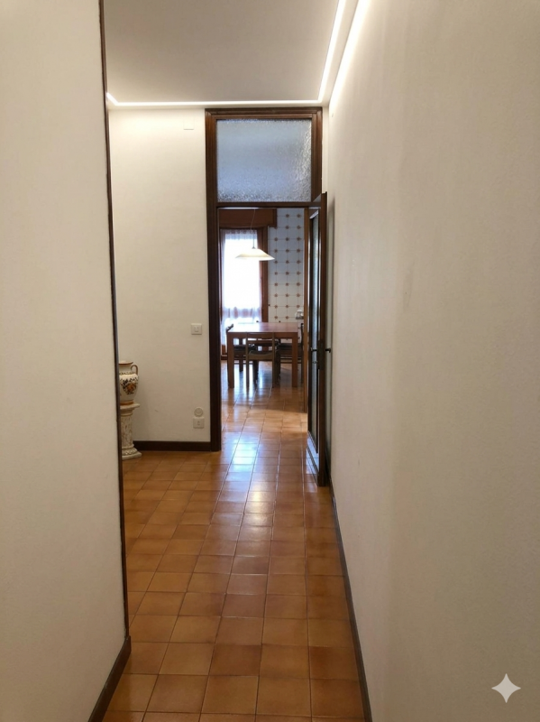 Ampio appartamento signorile in posizione strategica: a due passi da Corso Palladio e vicinissimo...