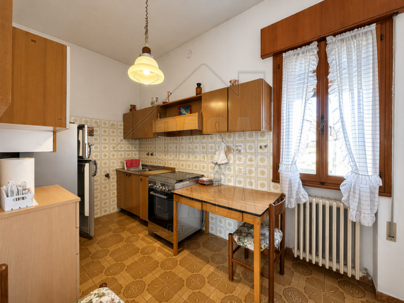 Proponiamo in vendita esclusiva casa singola anni '70 di circa 260 mq.

Questa proprietà, si dist...