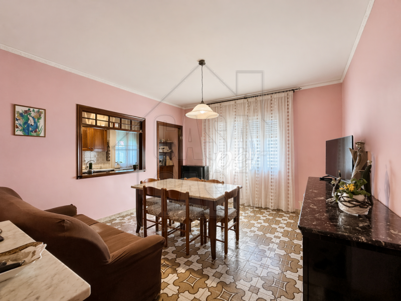 Proponiamo in vendita esclusiva casa singola anni '70 di circa 260 mq.

Questa proprietà, si dist...