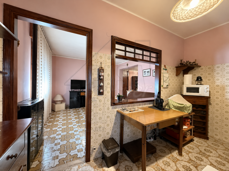 Proponiamo in vendita esclusiva casa singola anni '70 di circa 260 mq.

Questa proprietà, si dist...