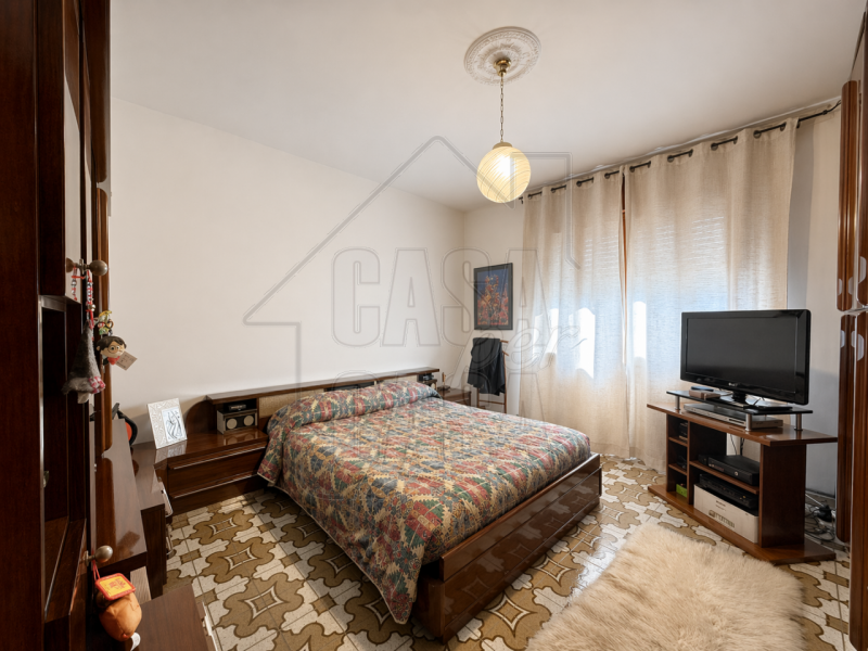 Proponiamo in vendita esclusiva casa singola anni '70 di circa 260 mq.

Questa proprietà, si dist...