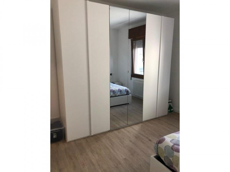 Scopri il tuo nuovo rifugio nel cuore di Albignasego! Questo affascinante appartamento al primo p...