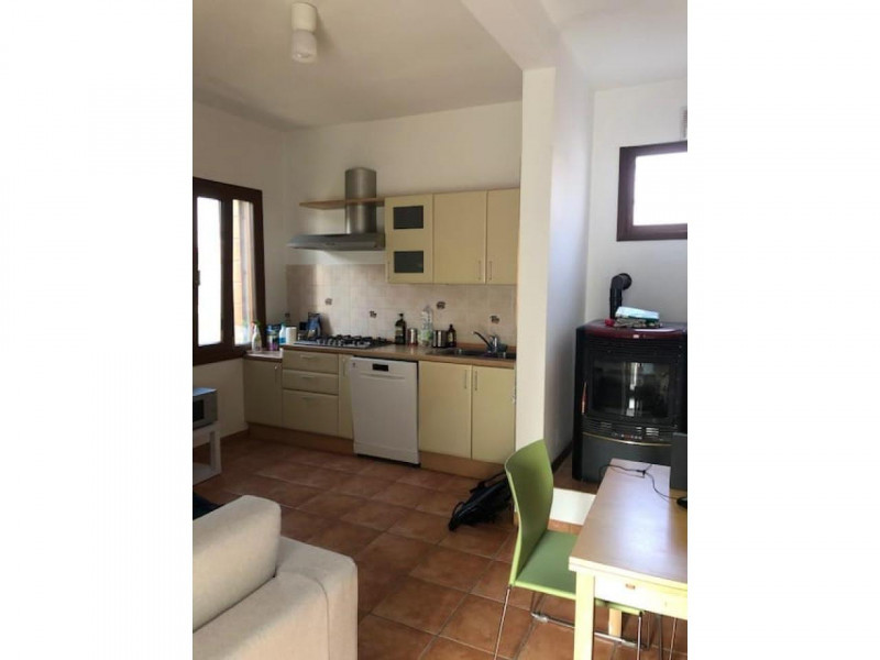 Scopri il tuo nuovo rifugio nel cuore di Albignasego! Questo affascinante appartamento al primo p...