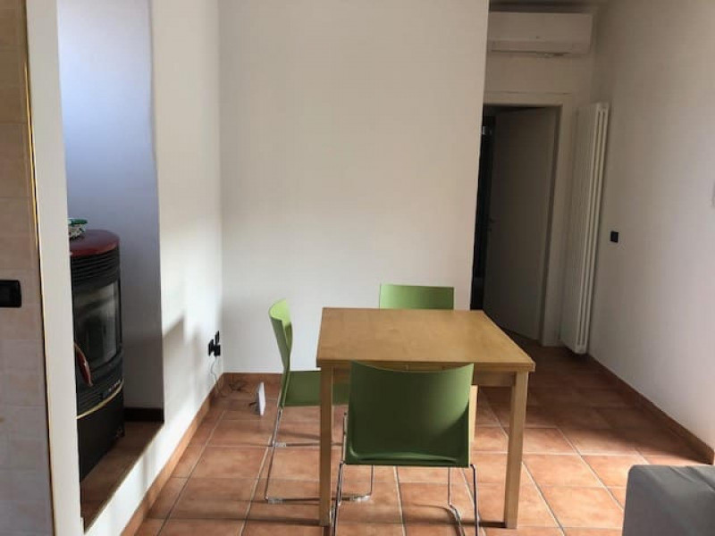 Scopri il tuo nuovo rifugio nel cuore di Albignasego! Questo affascinante appartamento al primo p...