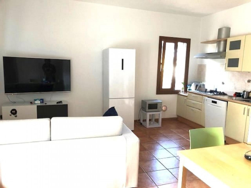 Scopri il tuo nuovo rifugio nel cuore di Albignasego! Questo affascinante appartamento al primo p...