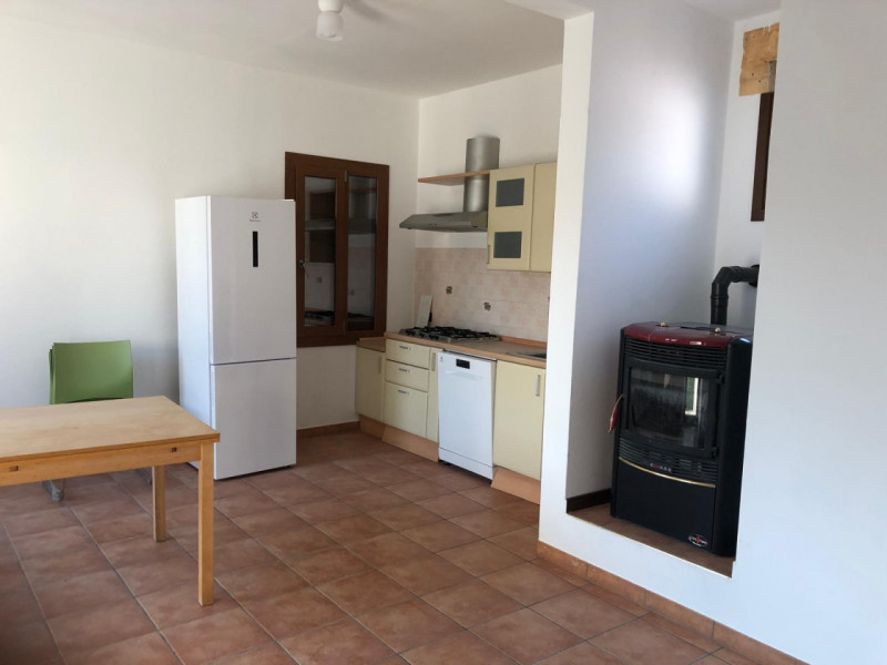 Scopri il tuo nuovo rifugio nel cuore di Albignasego! Questo affascinante appartamento al primo p...