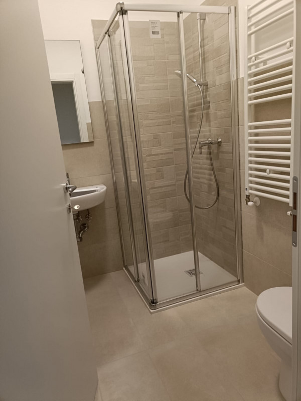 Scopri il tuo nuovo rifugio nel cuore di Albignasego! Questo affascinante appartamento al primo p...