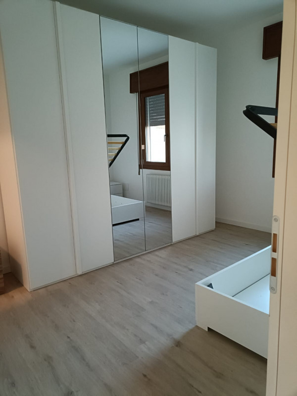 Scopri il tuo nuovo rifugio nel cuore di Albignasego! Questo affascinante appartamento al primo p...