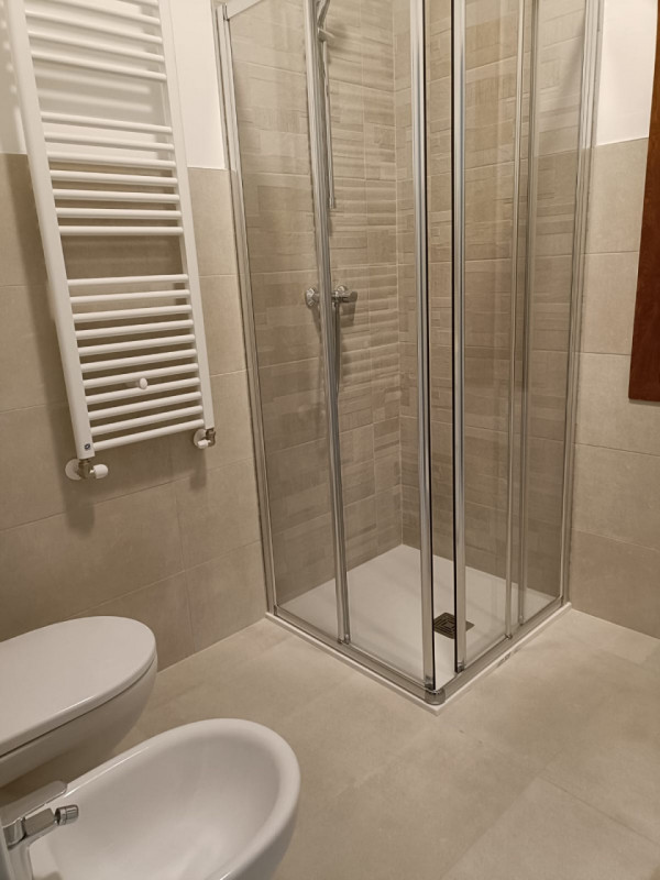 Scopri il tuo nuovo rifugio nel cuore di Albignasego! Questo affascinante appartamento al primo p...