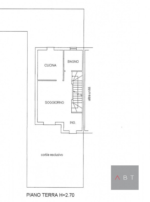 Situata in centro paese, porzione di quadrifamiliare di testa e composta di: ingresso, soggiorno,...