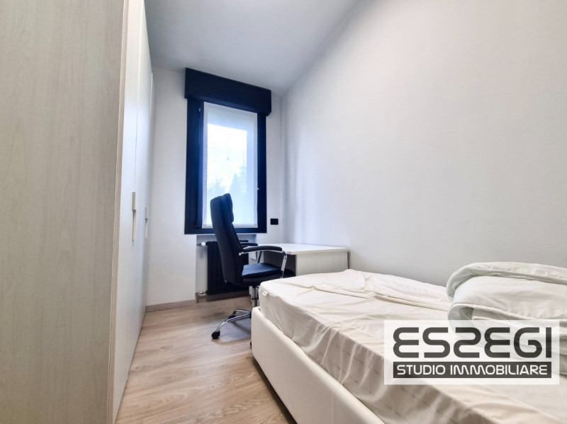 A Padova in via Domenico Turazza, proponiamo in vendita appartamento trilocale posto al piano ter...