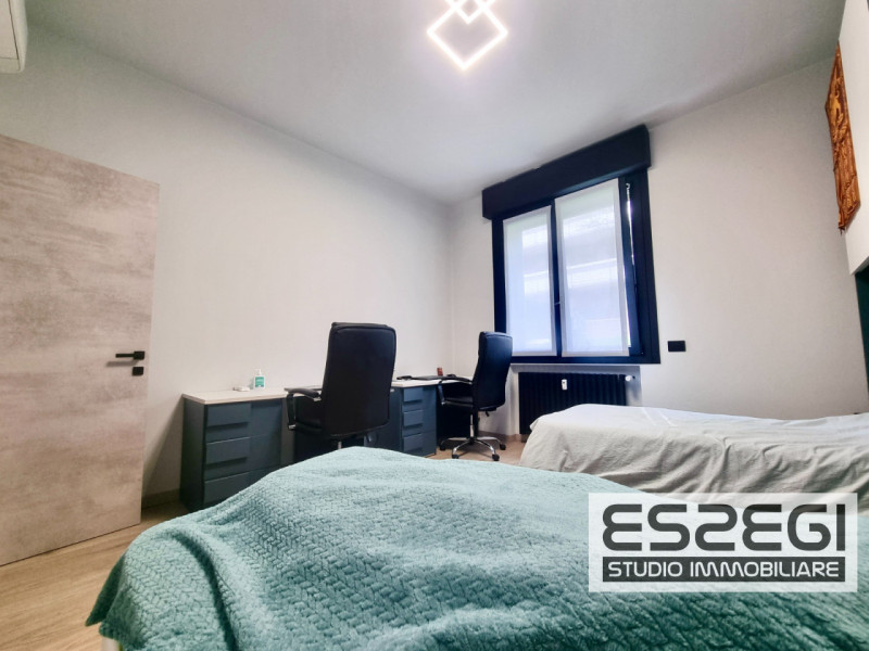 A Padova in via Domenico Turazza, proponiamo in vendita appartamento trilocale posto al piano ter...