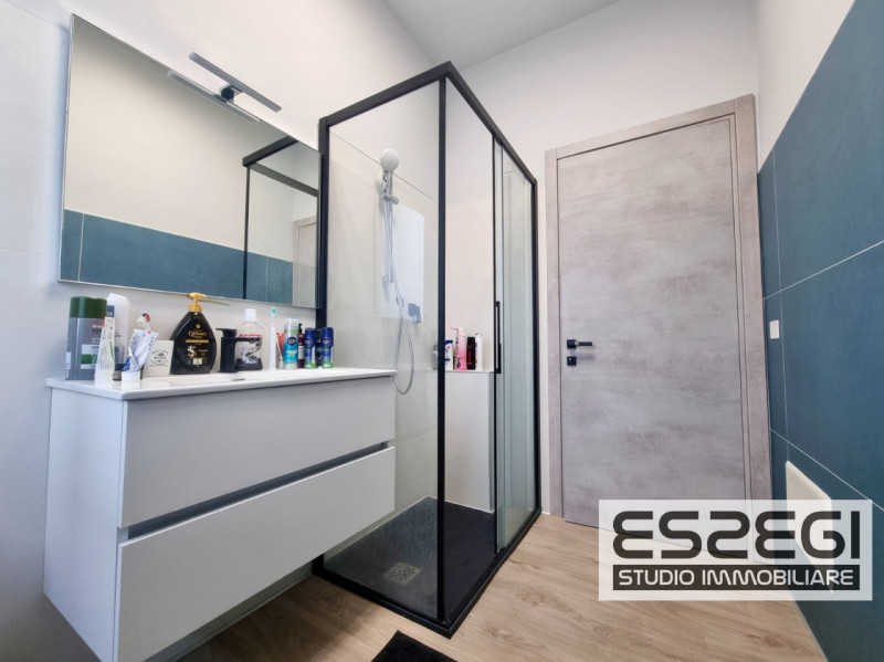 A Padova in via Domenico Turazza, proponiamo in vendita appartamento trilocale posto al piano ter...