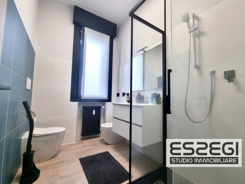 A Padova in via Domenico Turazza, proponiamo in vendita appartamento trilocale posto al piano ter...