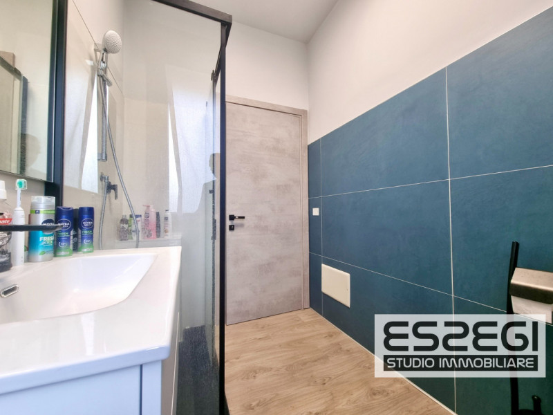 A Padova in via Domenico Turazza, proponiamo in vendita appartamento trilocale posto al piano ter...