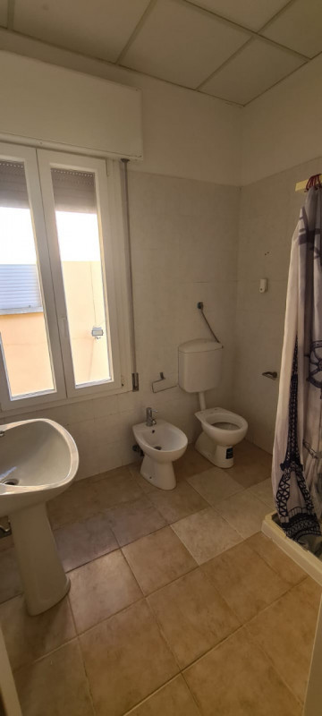 Proponiamo in vendita un'ottima opportunità per imprenditori e professionisti nel cuore di Saonar...