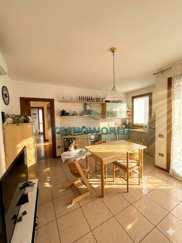 Proponiamo in vendita un accogliente appartamento trilocale di circa 75 mq situato nel cuore  di ...