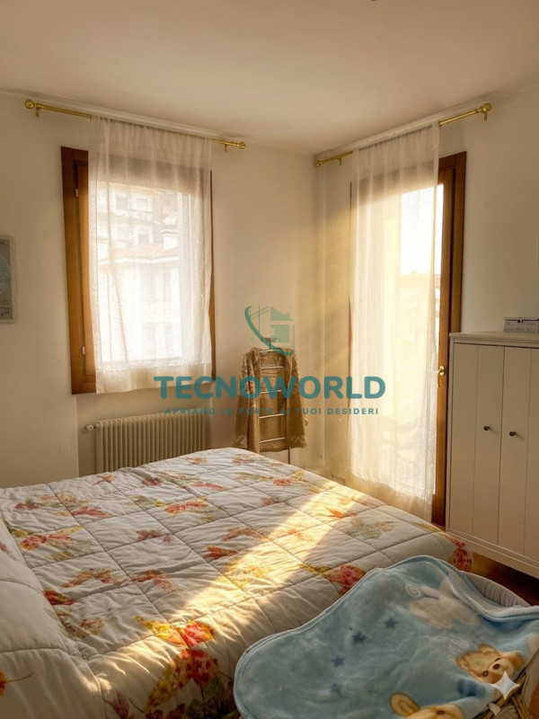 Proponiamo in vendita un accogliente appartamento trilocale di circa 75 mq situato nel cuore  di ...